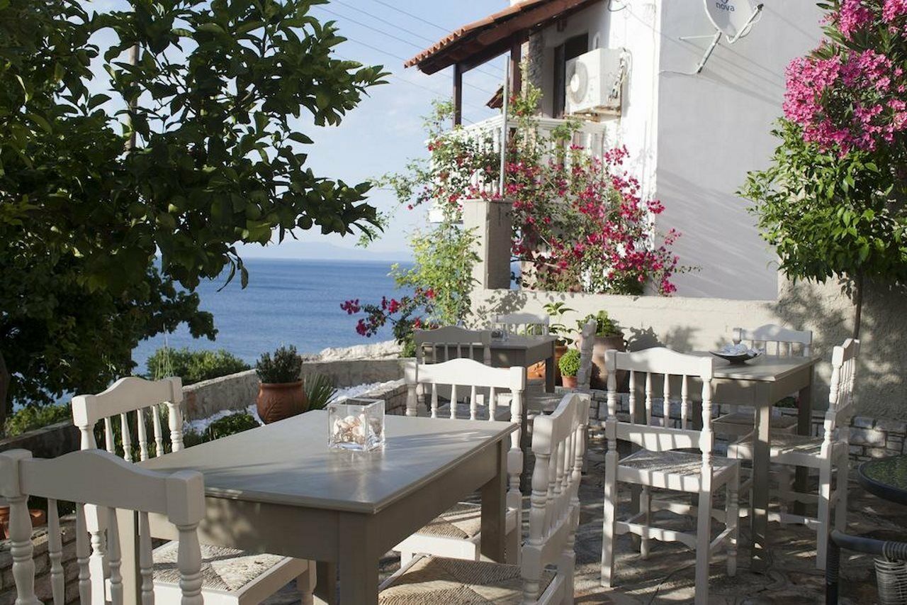 Hotel Cattleya Кокари Екстериор снимка
